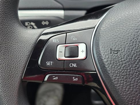 Used 2017 Volkswagen Jetta S image 32