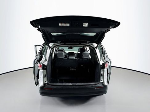 Used 2022 Toyota Sienna XLE image 25
