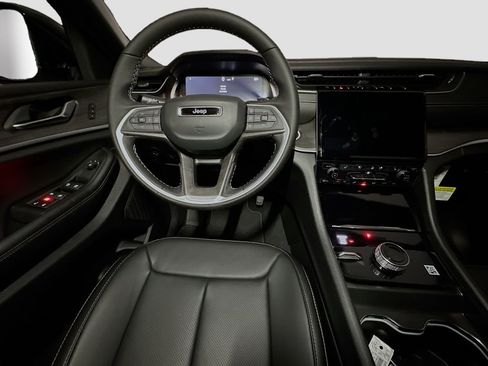 New 2025 Jeep Grand Cherokee Limited w/ Luxury Tech Group II AWD/4WD image 28