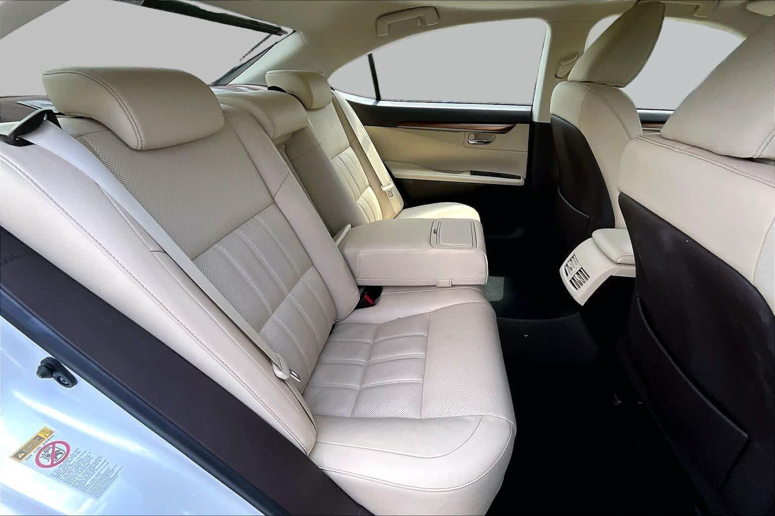 Used 2018 Lexus ES 300h w/ Luxury Package FWD image 18