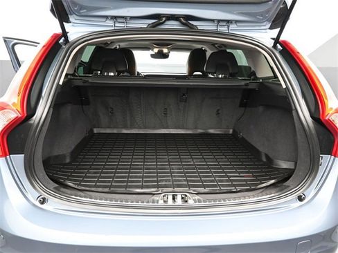 Used 2018 Volvo V60 T5 Cross Country w/ Convenience Package image 35