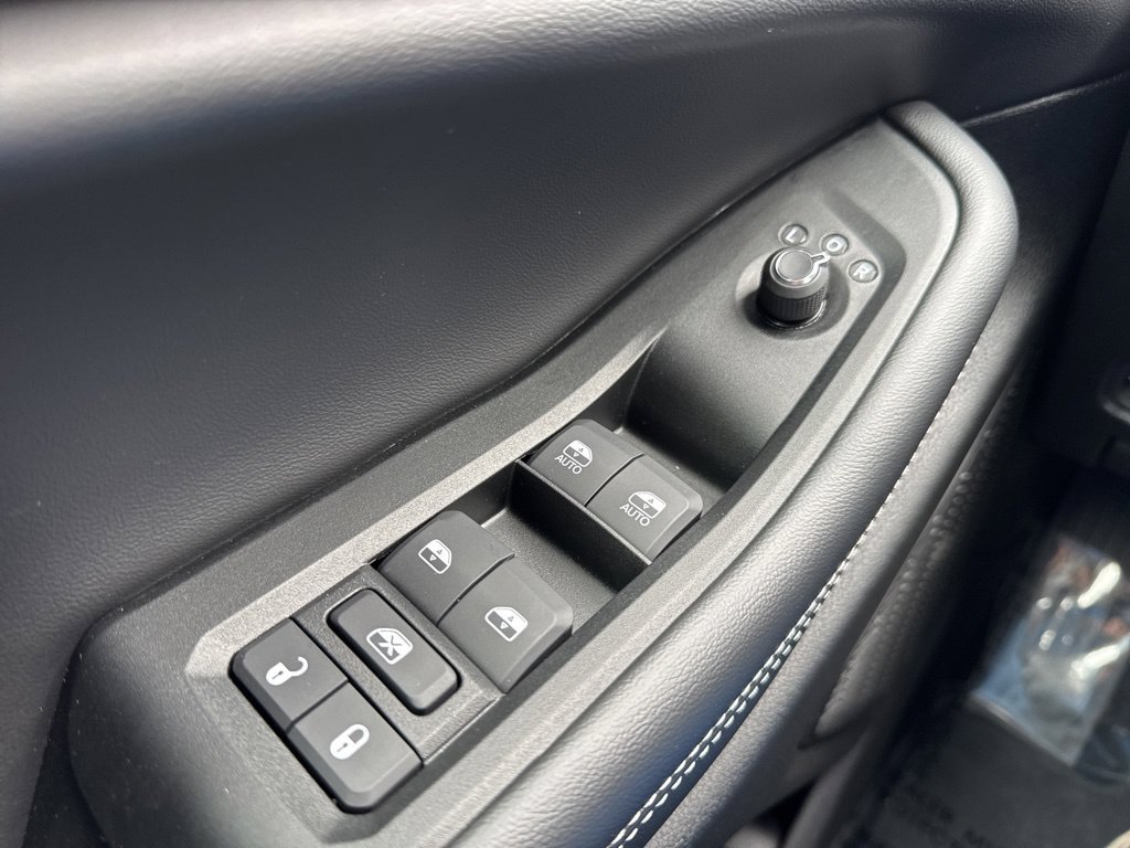 Used 2025 Jeep Grand Cherokee Altitude AWD/4WD image 10