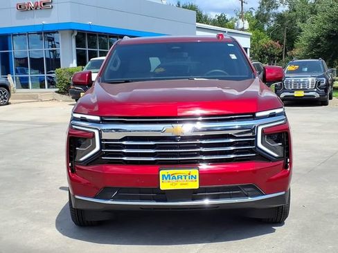 Used 2026 Chevrolet Suburban LT RWD image 2