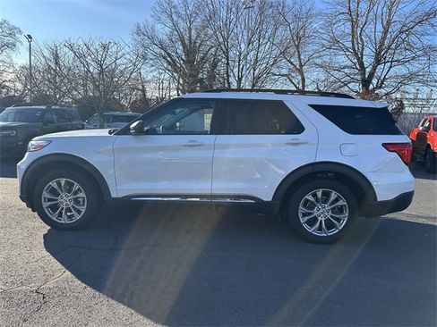 Certified 2022 Ford Explorer XLT w/ Equipment Group 202A image 8
