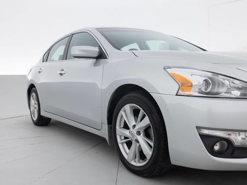 Used 2015 Nissan Altima 2.5 SV FWD image 11