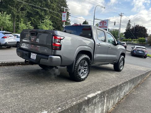 Used 2025 Nissan Frontier SV AWD/4WD image 8