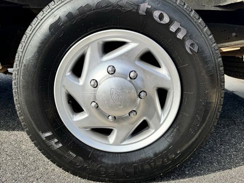 Used 2008 Ford E-350 and Econoline 350 Extended Super Duty image 3