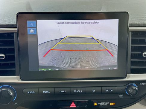 Used 2025 Hyundai Venue SEL FWD image 21