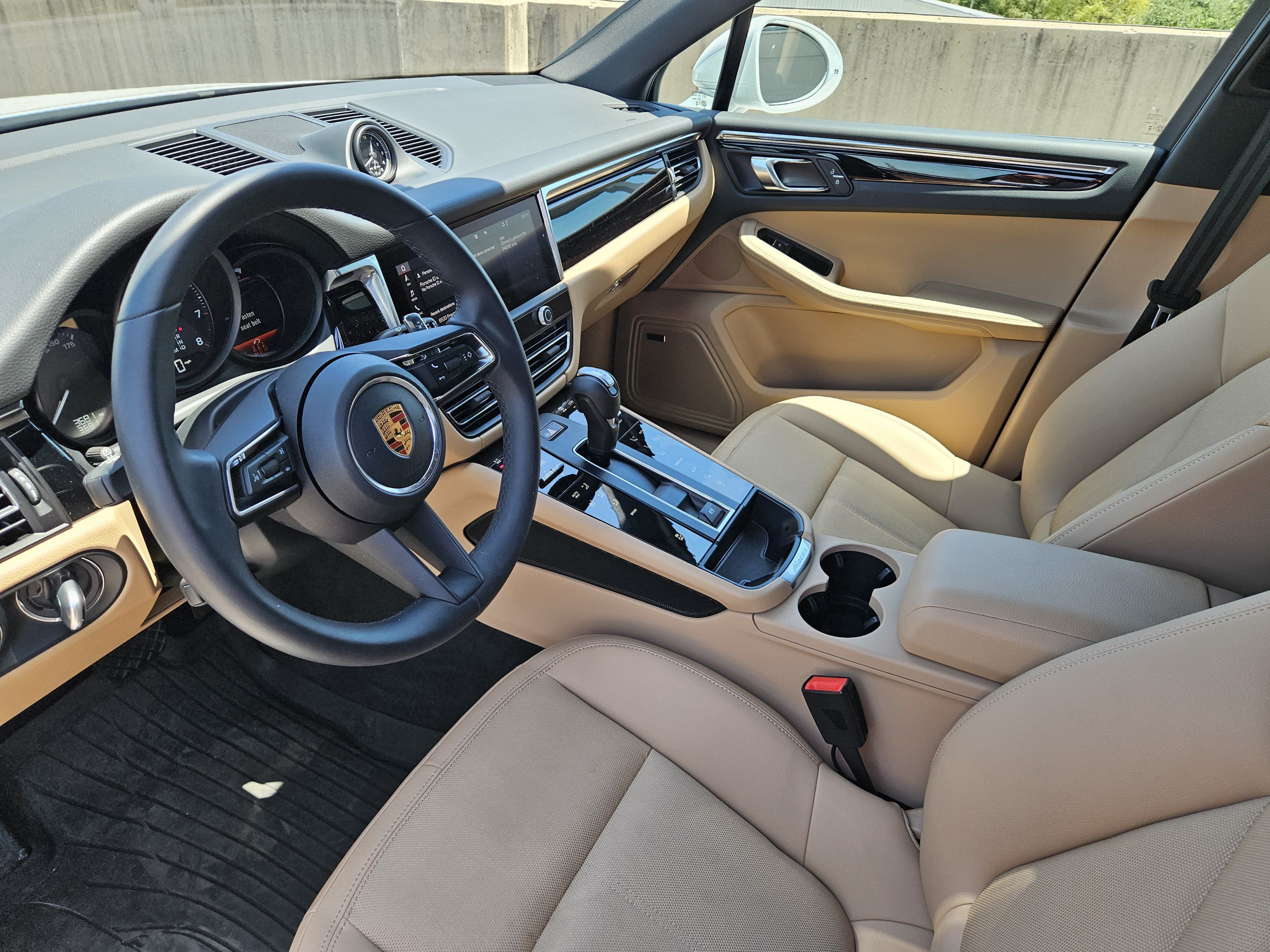 Certified 2026 Porsche Macan AWD/4WD image 4