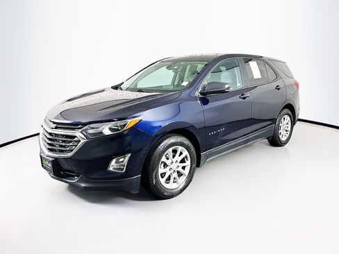 Used 2020 Chevrolet Equinox LS w/ LS Convenience Package image 3