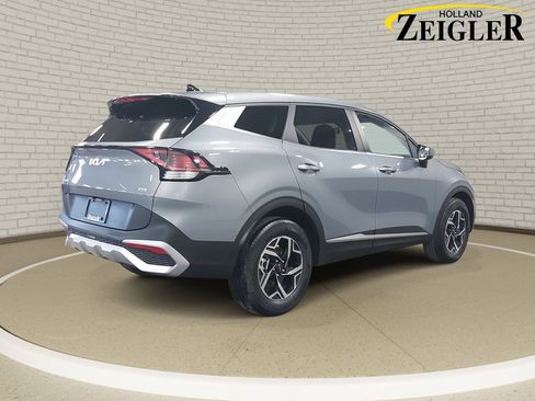 Used 2025 Kia Sportage LX image 5