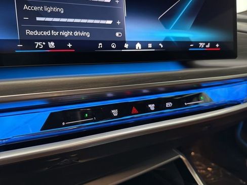 Used 2024 BMW i7 xDrive60 w/ Premium Package image 29