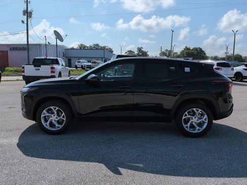 New 2026 Chevrolet Trax LS w/ LS Convenience Package FWD image 7