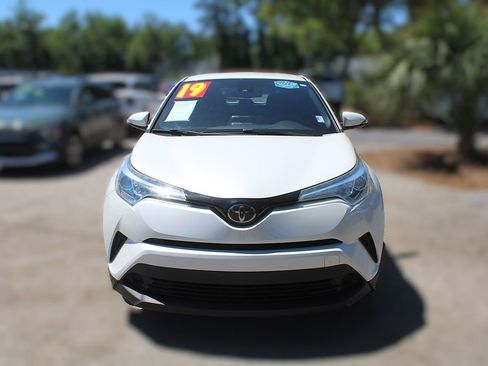 Used 2019 Toyota C-HR XLE FWD image 16