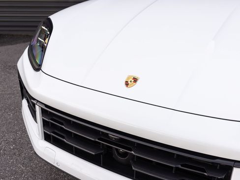 Certified 2026 Porsche Cayenne Coupe AWD/4WD image 10