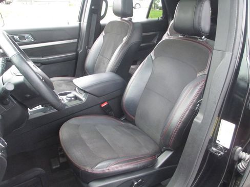 Used 2018 Ford Explorer XLT w/ Equipment Group 202A AWD/4WD image 20