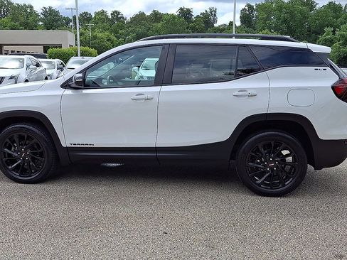 Certified 2023 GMC Terrain SLE w/ Driver Convenience Package AWD/4WD image 6