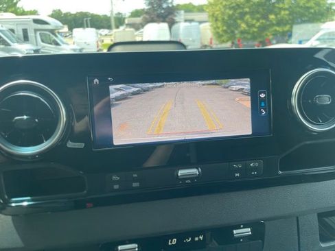 Used 2025 Mercedes-Benz Sprinter 2500 image 32