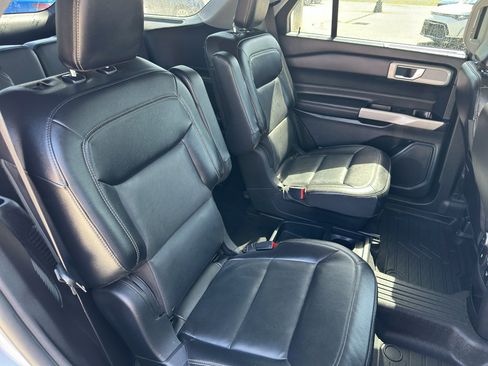 Used 2021 Ford Explorer Limited w/ Equipment Group 301A RWD image 9