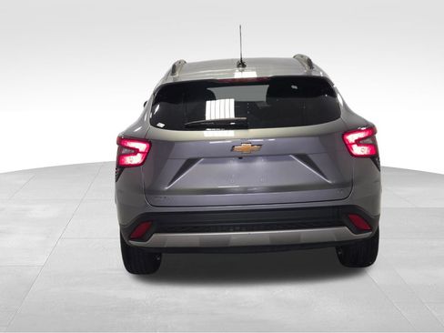 Used 2025 Chevrolet Trax LT w/ LT Convenience Package FWD image 23