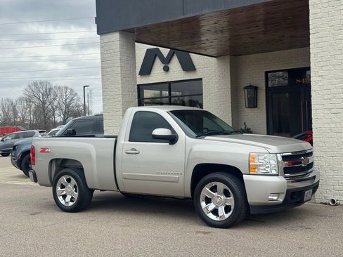 Used 2008 Chevrolet Silverado 1500 LT w/ Suspension Package, Off-Road image 17