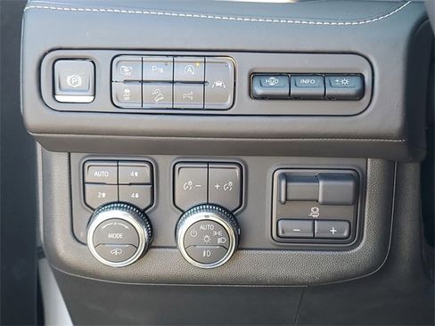 Used 2023 GMC Yukon XL Denali Ultimate image 21