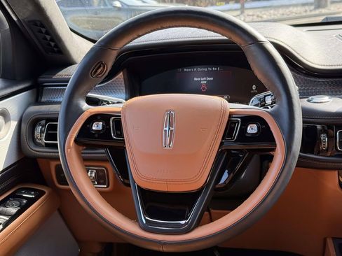 Used 2023 Lincoln Aviator Black Label w/ Dynamic Handling Package image 9