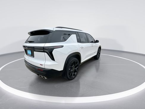 Used 2025 Chevrolet Traverse RS image 8