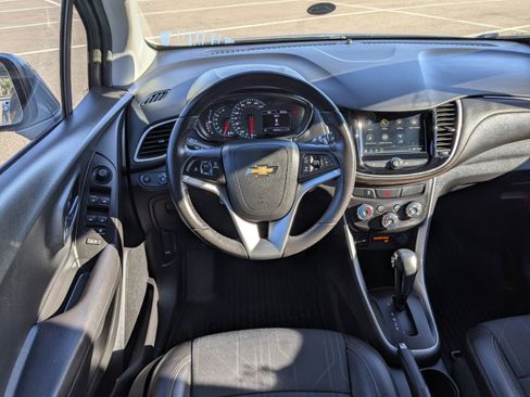 Used 2019 Chevrolet Trax LT w/ LT Convenience Package image 16