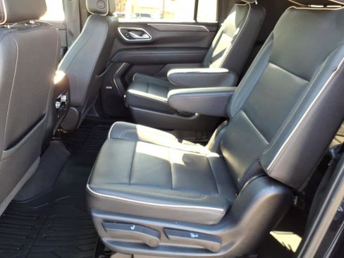 Used 2023 GMC Yukon XL SLT image 21