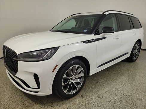 Certified 2025 Lincoln Aviator 2WD w/ Jet Appearance Package image 4