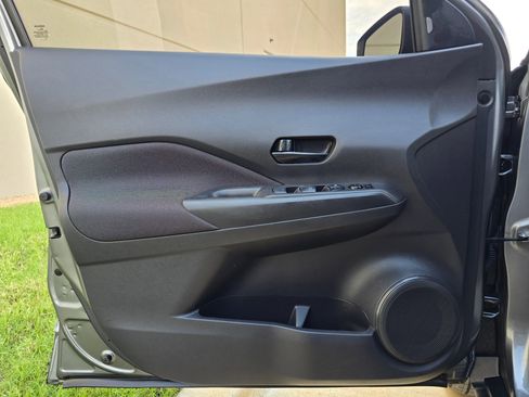 Used 2020 Nissan Kicks S FWD image 15