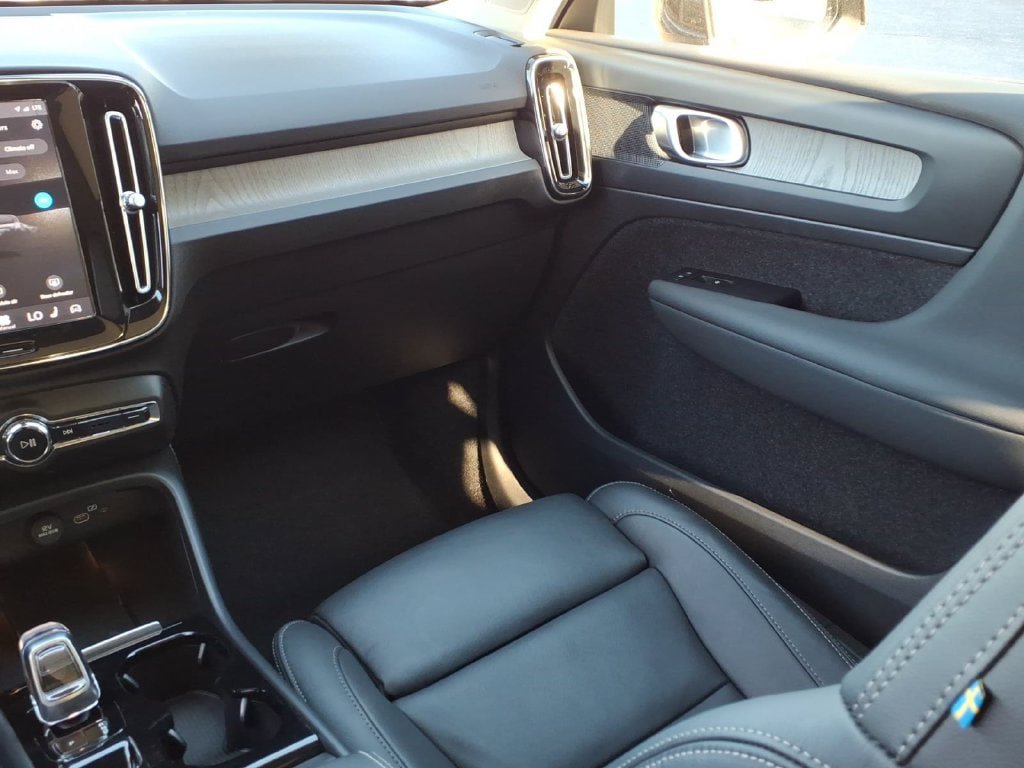Certified 2024 Volvo XC40 B5 Plus w/ Protection Package Premier AWD/4WD image 20