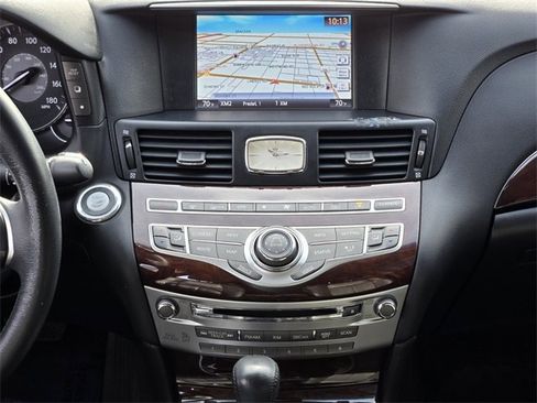 Used 2017 INFINITI Q70 3.7 image 17