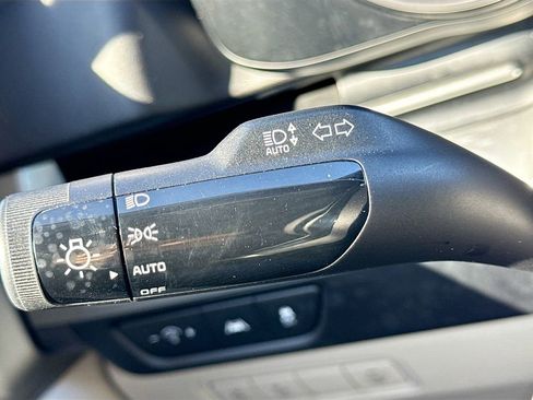 Used 2022 Kia Carnival LX image 14