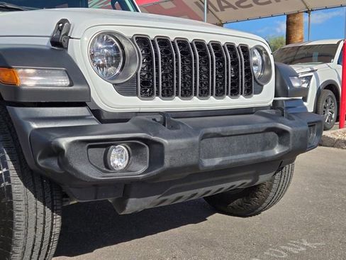 Used 2025 Jeep Wrangler Unlimited Sport AWD/4WD image 2