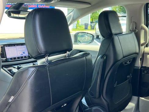 Used 2023 Chrysler Pacifica Touring-L FWD image 36