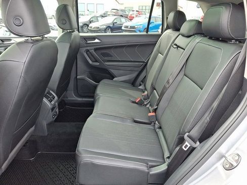 Certified 2022 Volkswagen Tiguan SE w/ Panoramic Sunroof Package image 12