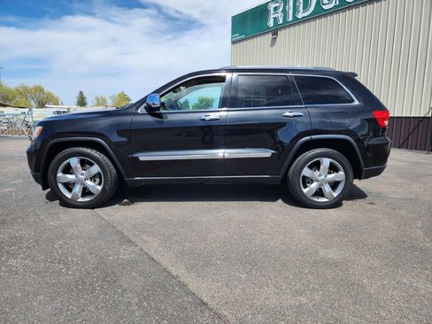 Used 2013 Jeep Grand Cherokee Overland w/ Mopar Chrome Edition Group AWD/4WD image 2