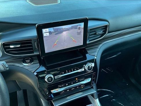 Used 2023 Ford Explorer Limited image 15