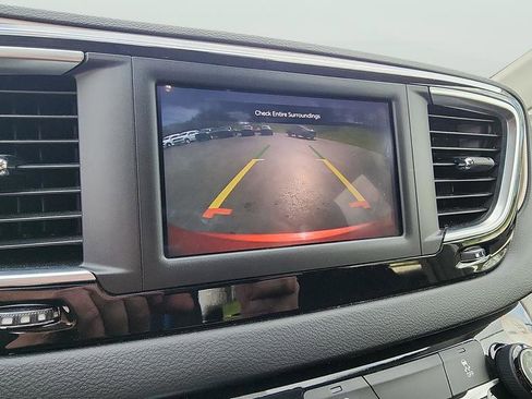 Used 2023 Chrysler Voyager LX FWD image 22