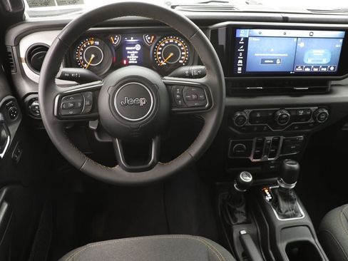 Used 2024 Jeep Gladiator Sport AWD/4WD image 14