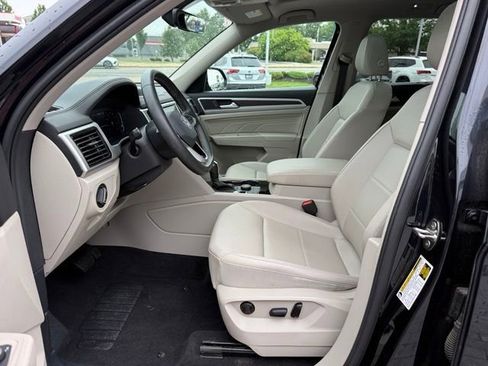 Certified 2023 Volkswagen Atlas SE w/ Panoramic Sunroof Package AWD/4WD image 12