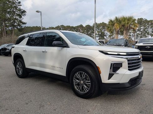 New 2026 Chevrolet Traverse LT image 2