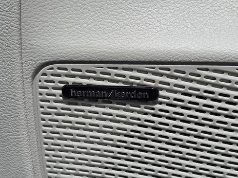 Used 2022 Chrysler Pacifica Limited FWD image 17