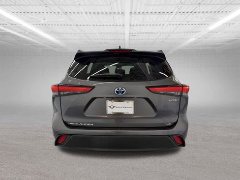 Used 2023 Toyota Highlander LE AWD/4WD image 4