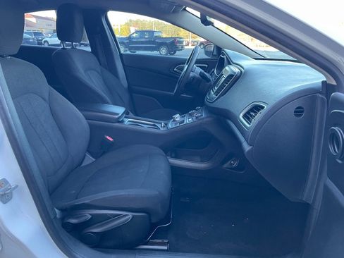 Used 2016 Chrysler 200 Limited image 20