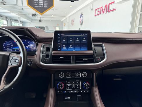 Certified 2024 Chevrolet Suburban High Country w/ Premium Package AWD/4WD image 24
