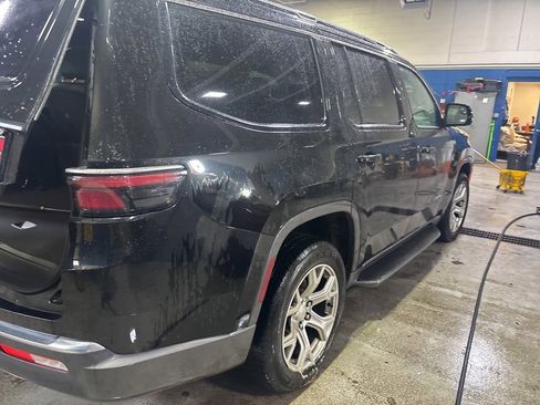 Used 2022 Jeep Wagoneer Series II image 11