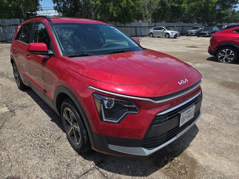 Used 2025 Kia Niro LX FWD image 6